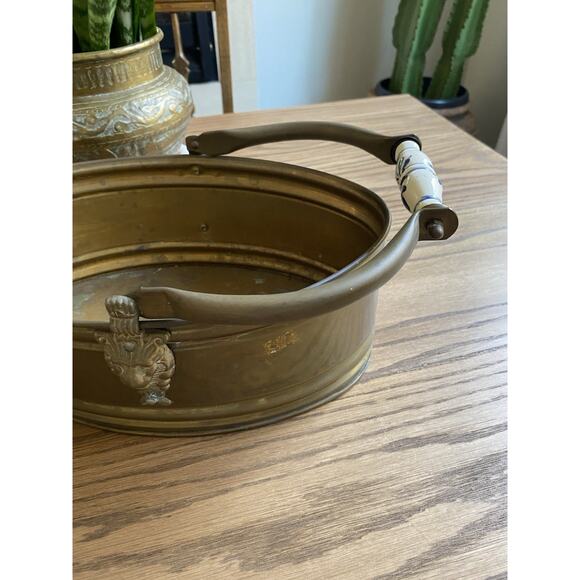 Antique Brass Oval Planter With Lion Head Porcelain Delft Handle Blue And White - Picture 9 of 9